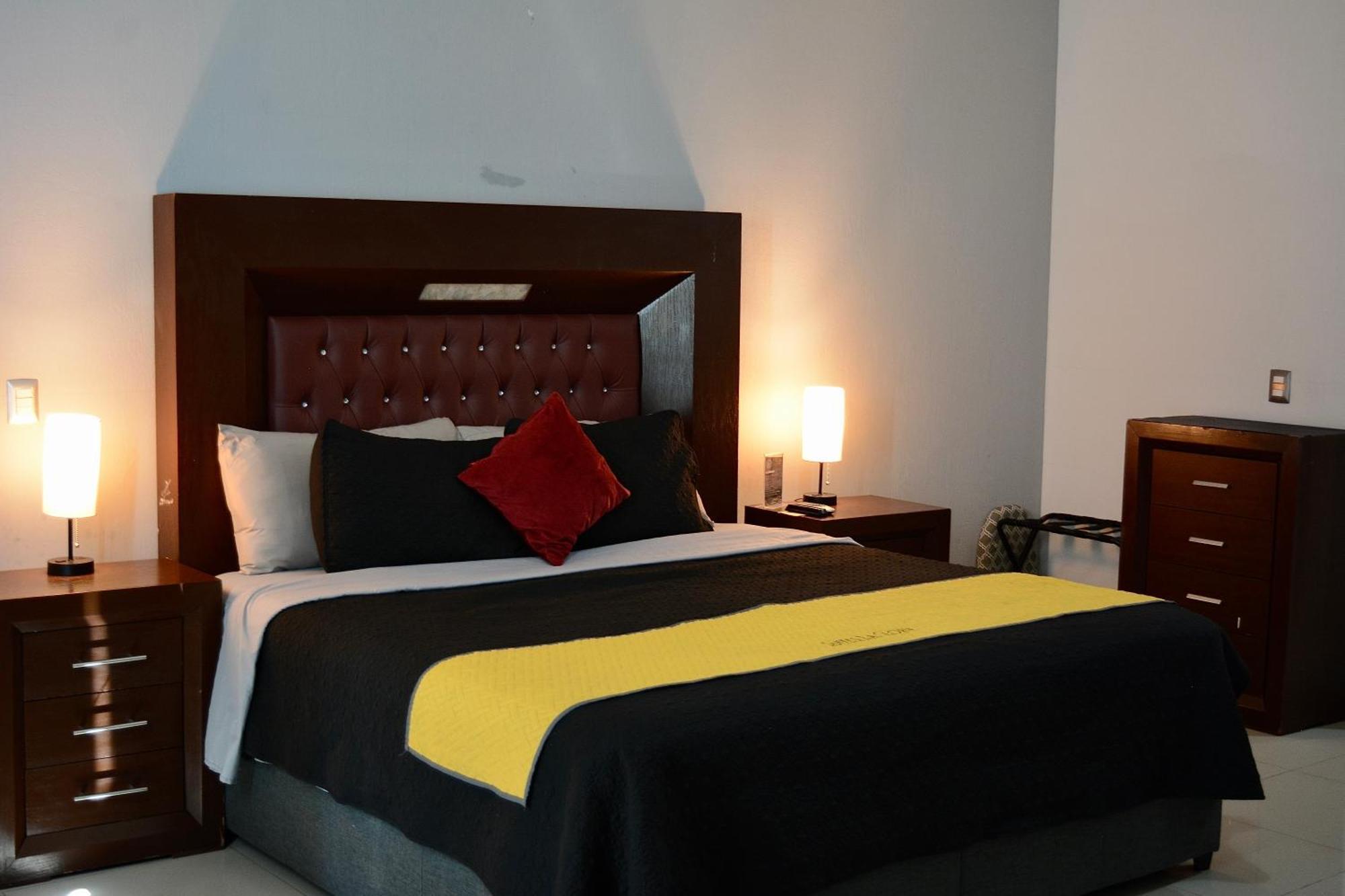 Suites La Gloria Tepatitlán Exterior foto