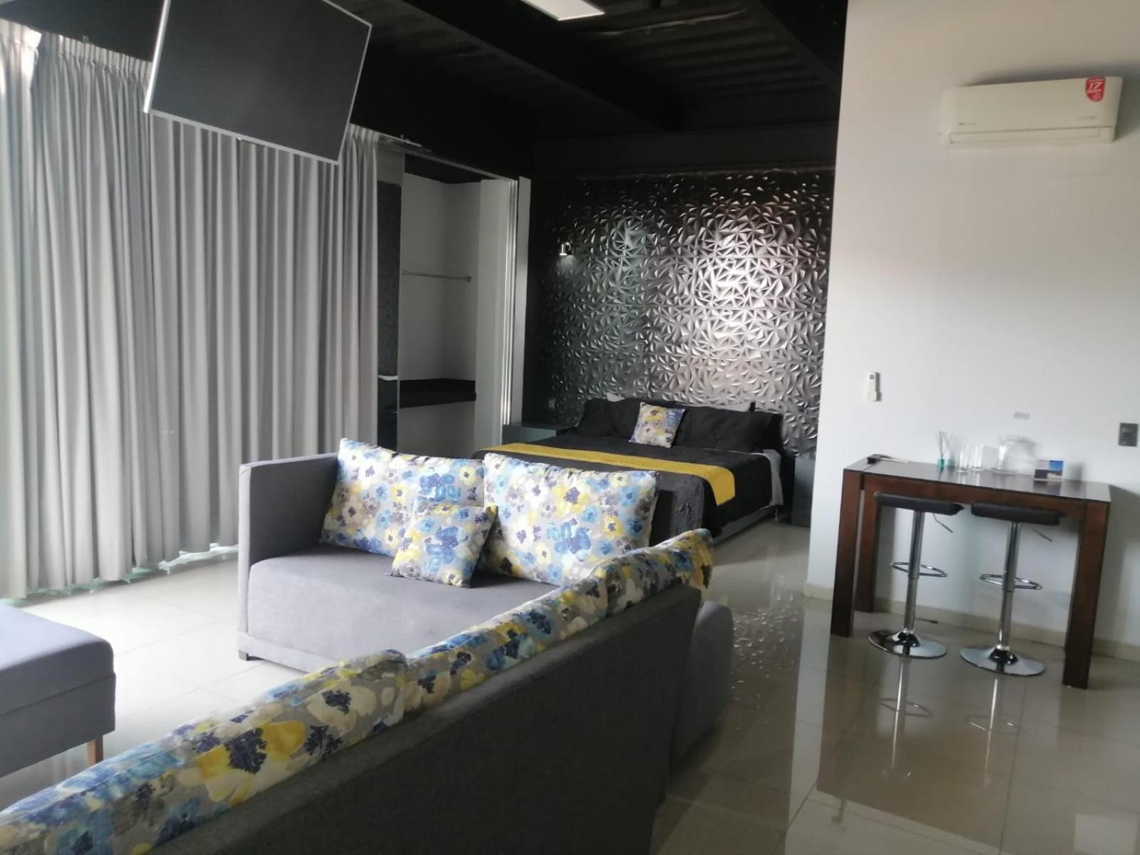 Suites La Gloria Tepatitlán Exterior foto